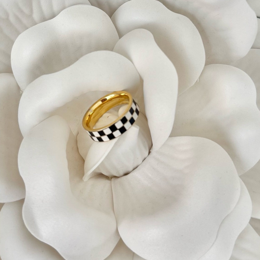 Checkered Black&White Ring Titanium Gold 14k